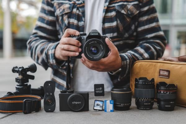 10 Herramientas Esenciales que Todo Fotógrafo Profesional Debe Tener en 2024